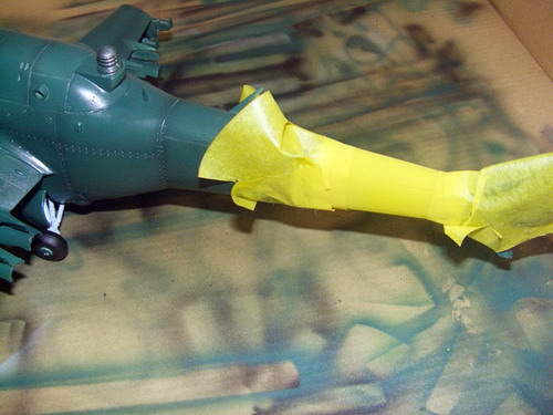 Perakitan model kit helikopter