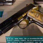 Senjata-Senjata Berlapis Emas (gold plated)