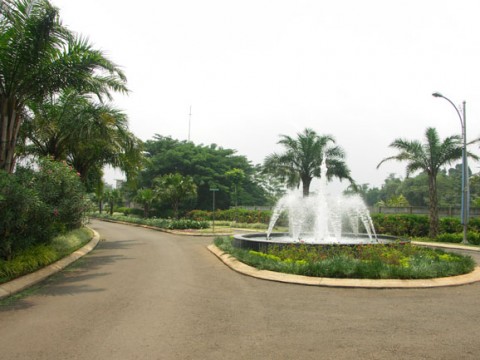 Pintu masuk perumahan Mahogany Residence