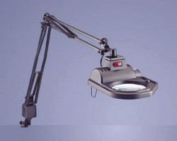 magnifying desk lamp